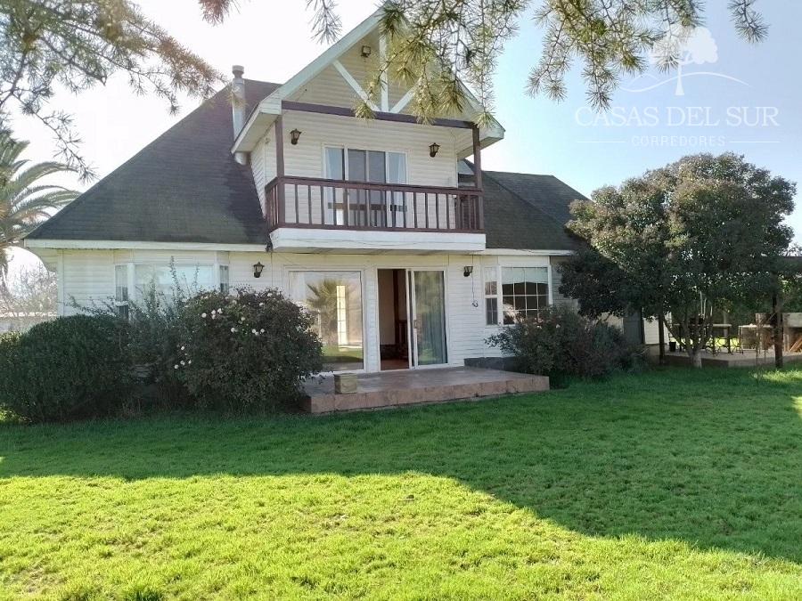 CASA CON MAS DE 2 HECTAREAS DE TERRENO Y PISCINA